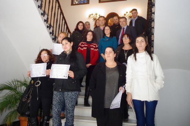 Alcalde Yecla y DG Politica Social clausuran taller costura - 1, Foto 1