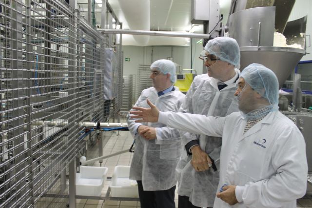 El consejero de Industria y el alcalde visitan las instalaciones de Central Quesera Montesinos - 3, Foto 3