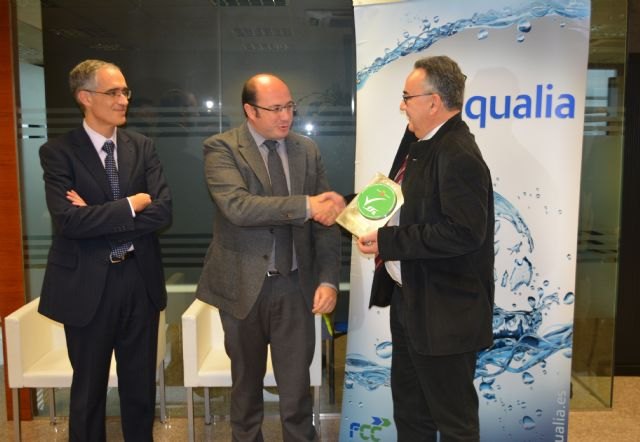 Empleo entrega a ´Aqualia´ el primer distintivo ´Empresa comprometida con la seguridad y la salud laboral´ - 2, Foto 2