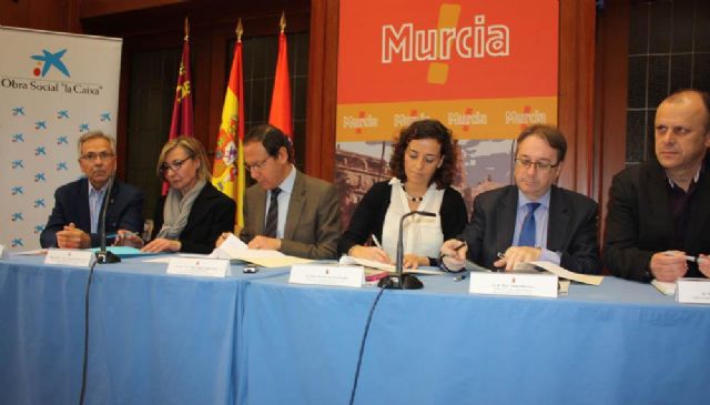 Ayuntamiento y la Caixa impulsan un plan para combatir la pobreza infantil que el pasado año atendió a 2.300 niños - 3, Foto 3