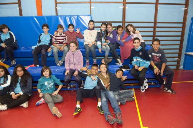 Los pequeños del Virgen del Carmen practican el basket con sus ídolos - 3, Foto 3