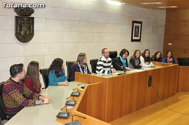 Ocho estudiantes de la Universidad de Murcia firman un convenio de colaboracin para participar en un programa de refurzo educativo - 10