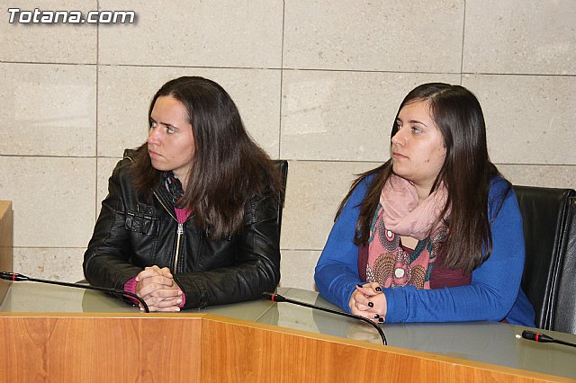 Ocho estudiantes de la Universidad de Murcia firman un convenio de colaboracin para participar en un programa de refurzo educativo - 4