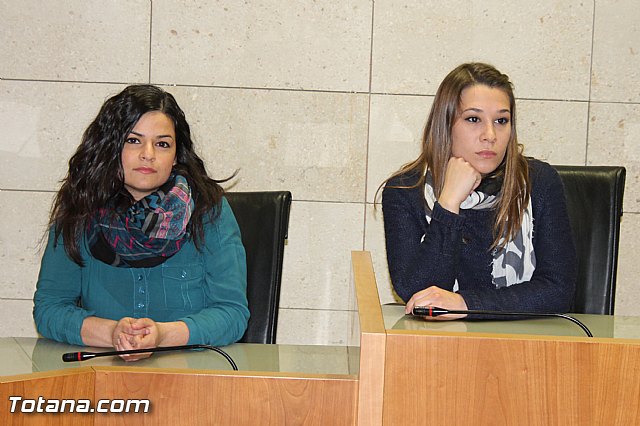 Ocho estudiantes de la Universidad de Murcia firman un convenio de colaboracin para participar en un programa de refurzo educativo - 8