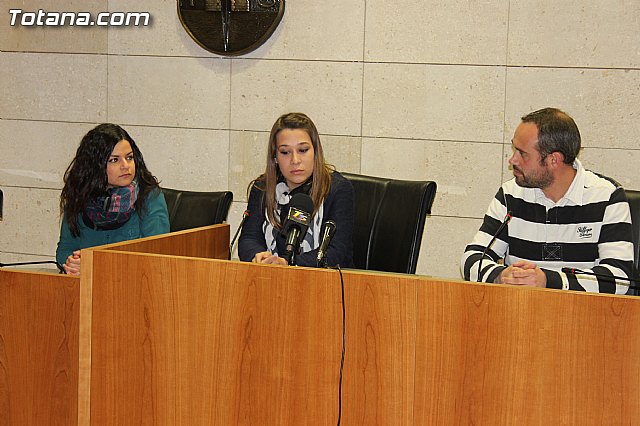 Ocho estudiantes de la Universidad de Murcia firman un convenio de colaboracin para participar en un programa de refurzo educativo - 11