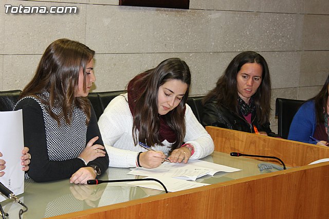 Ocho estudiantes de la Universidad de Murcia firman un convenio de colaboracin para participar en un programa de refurzo educativo - 15