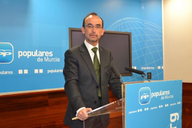 Marín: En 2013 Murcia fue la tercera comunidad donde más creció el sector servicios - 1, Foto 1