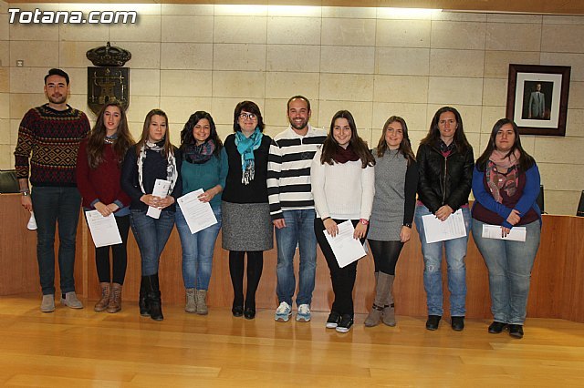 Eight students from the University of Murcia signed a collaboration agreement to participate in an educational program refurzo, Foto 1
