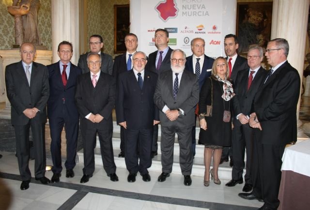 Valcárcel agradece el premio Foro Nueva Murcia y afirma que mantiene más viva que nunca su dedicación absoluta a la Región - 1, Foto 1
