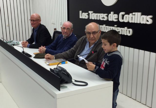 El poeta torreño Salvador Sandoval recibe el afecto de su municipio en su 86° cumpleaños - 2, Foto 2