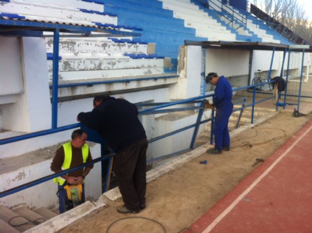 La Concejalía de Servicios realiza diversos trabajos de mejora en el Polideportivo Municipal La Hoya - 2, Foto 2