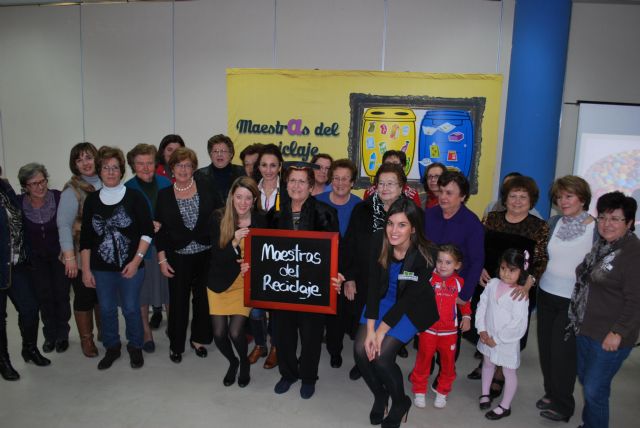 Las mujeres de Fuente Álamo se convierten en maestras del reciclaje - 1, Foto 1