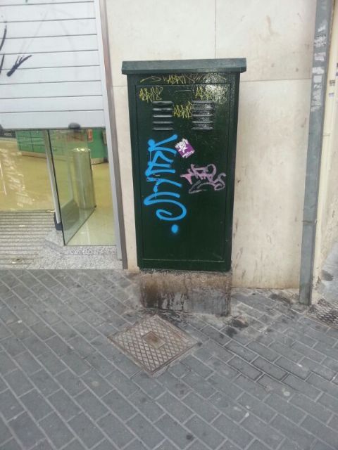 IU-Verdes denuncia la desigualdad de criterio a la hora de eliminar pintadas en edificios públicos y privados - 2, Foto 2