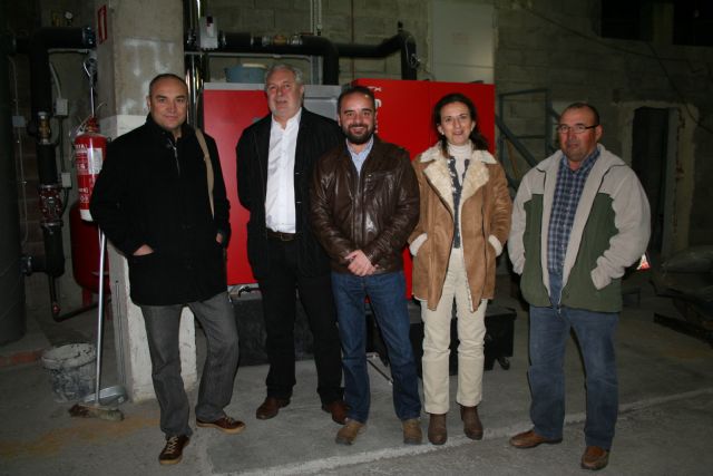 Estudian el sistema de energía por biomasa del Pabellón de Deportes para extenderlo a toda la Región - 1, Foto 1