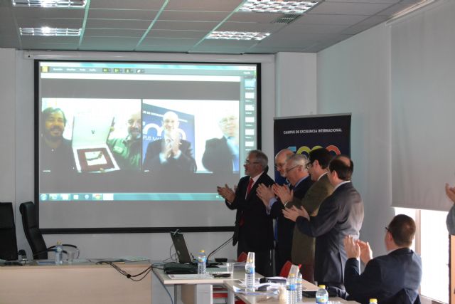 El Campus de Excelencia Mare Nostrum entrega en la Antártida una placa al Ejército - 1, Foto 1