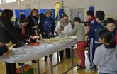 Pan, aceite y mandarinas para los alumnos del colegio Nuestra Señora del Carmen