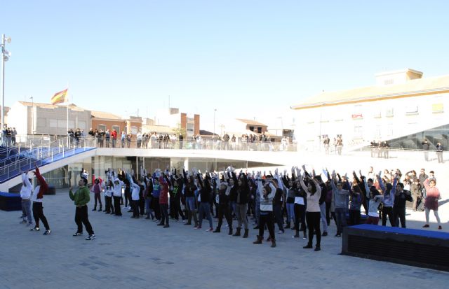 Los escolares torreños celebran el Día de la Paz a ritmo de flashmob - 1, Foto 1