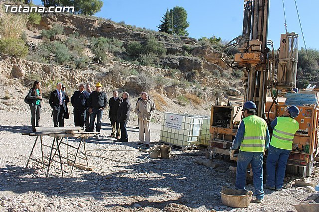 They are conducting geological surveys to determine the best location to build the dam of the Rambla de Lebor, Foto 1