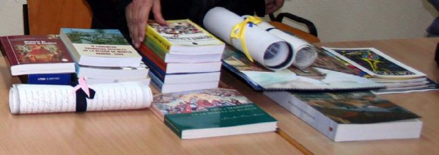 Juan José Franco, cronista de Puebla de Soto, hace entrega de sus libros y documentación histórica a la población, a través de la Junta Municipal - 1, Foto 1