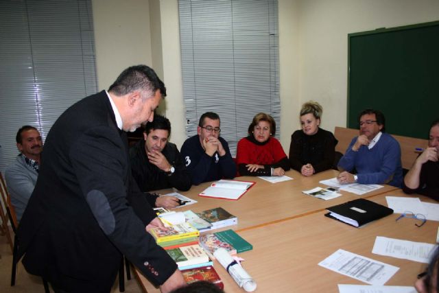Juan José Franco, cronista de Puebla de Soto, hace entrega de sus libros y documentación histórica a la población, a través de la Junta Municipal - 3, Foto 3