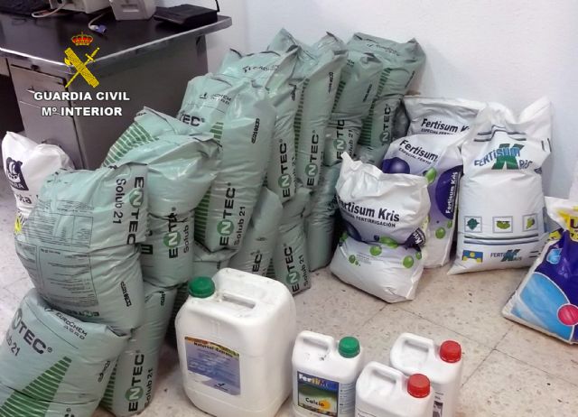 La Guardia Civil detiene a dos personas por la sustracción de más de media tonelada de abonos e insecticidas agrícolas - 2, Foto 2