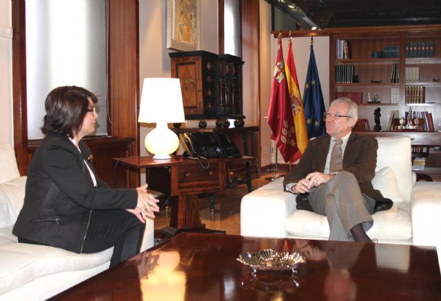 El presidente de la Comunidad recibe a la alcaldesa de Totana, Foto 1