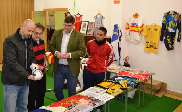 El colegio Mediterráneo acoge una exposición sobre deportistas aguileños - 1, Foto 1