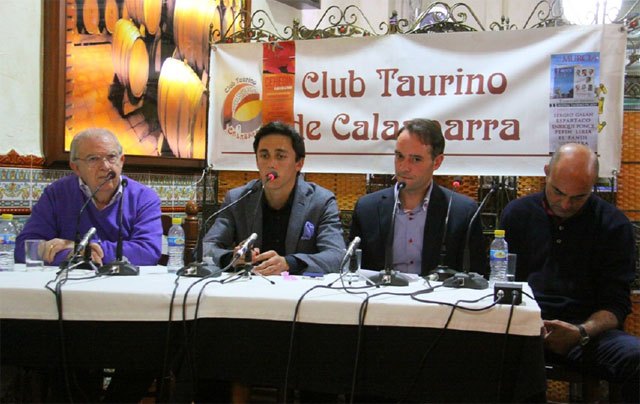 Tertulia del novillero Filiberto y su apoderado Gonzalo González en el Club Taurino de Calasparra - 1, Foto 1