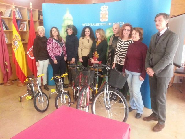 Los comercios Naïf, Hossman y Setenta y tres se hacen con los premios del I Concurso de Escaparates del Ayuntamiento - 1, Foto 1