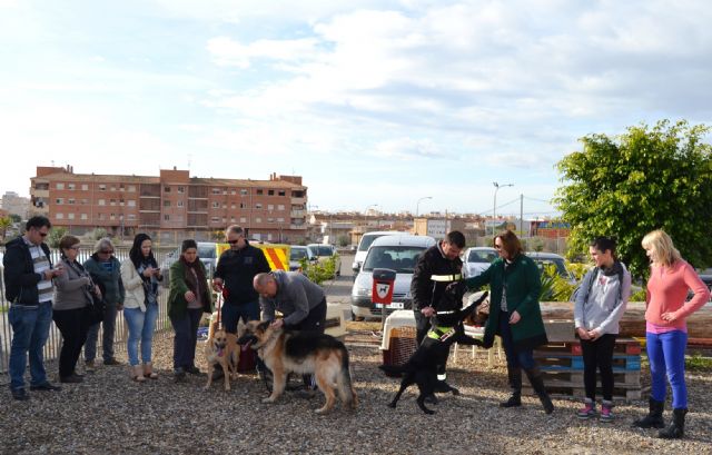 La concejalía de Mujer desarrolla un taller con perros para mejorar el autoconocimiento y la autorregulación emocional - 1, Foto 1