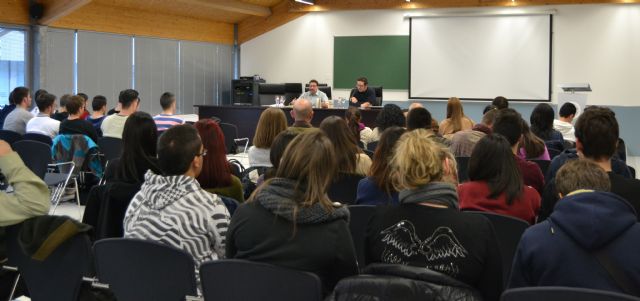 Un centenar de alumnos de Bachillerato comienza el curso sobre Filosofía y Literatura de la UPCT - 1, Foto 1