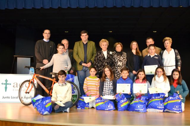 La junta local de la AECC entrega los premios del V Concurso de Redacción Escolar - 1, Foto 1
