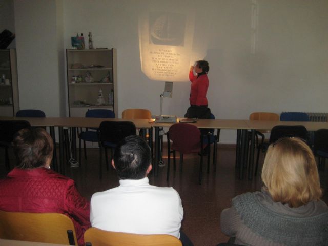 Medio centenar de mayores aprenden a entrenar su memoria - 1, Foto 1