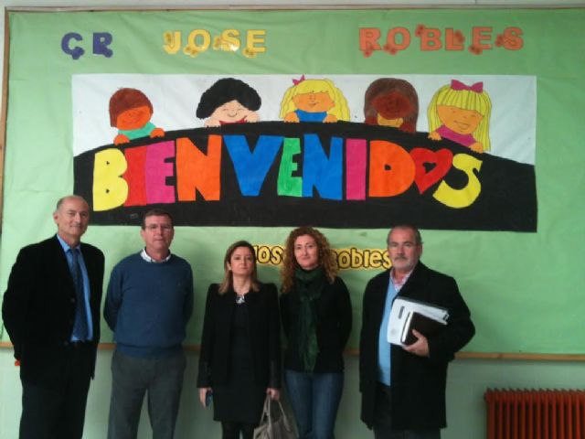 El Ayuntamiento de Lorca invierte 57.000 € en mejorar las clases y la pista deportiva del colegio José Robles - 1, Foto 1
