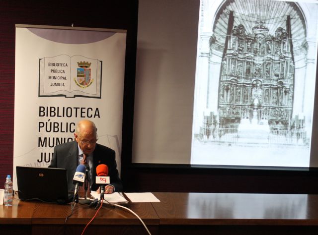 Vicente Canicio desvela imporantes detalles de la restauración del Retablo de la Parroquia Mayor de Santiago - 1, Foto 1