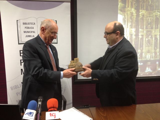 Vicente Canicio desvela imporantes detalles de la restauración del Retablo de la Parroquia Mayor de Santiago - 5, Foto 5