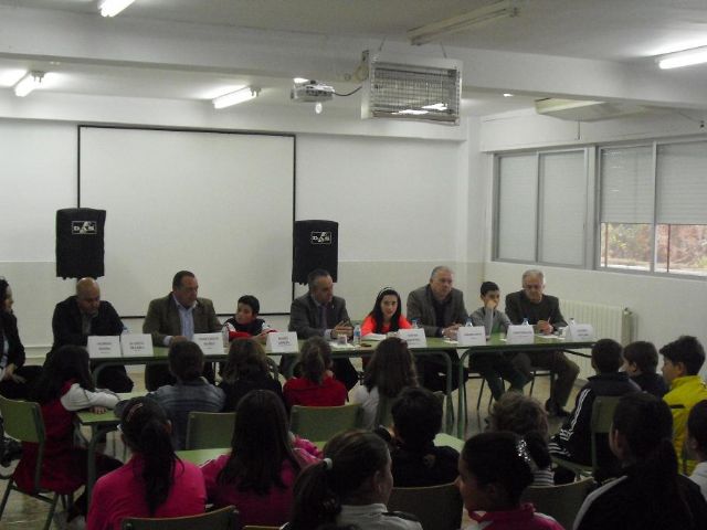 El Concejal de Comercio colabora con los 84 alumnos del colegio Virgen de las Huertas - 1, Foto 1