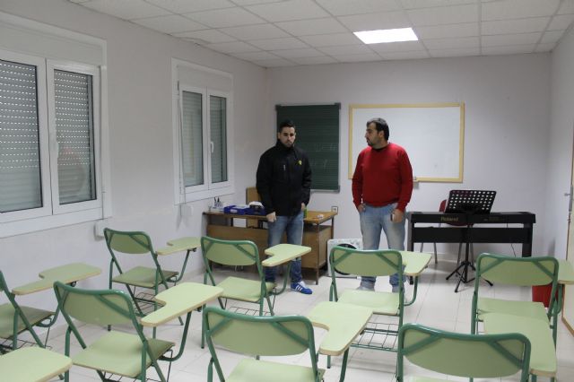 El Ayuntamiento ultima diversos trabajos de mejora en el Centro Cívico El Alpicoz - 1, Foto 1