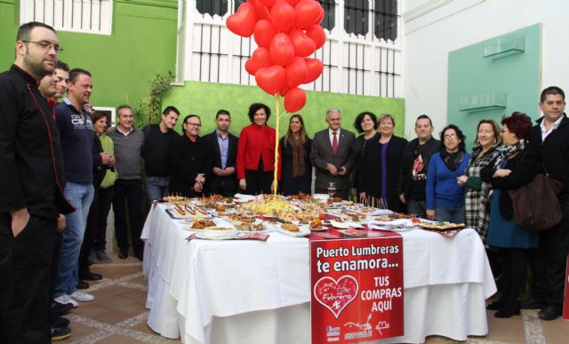 El Ayuntamiento y asociaciones empresariales impulsan la campaña para el fomento del comercio local Puerto Lumbreras Te Enamora - 1, Foto 1
