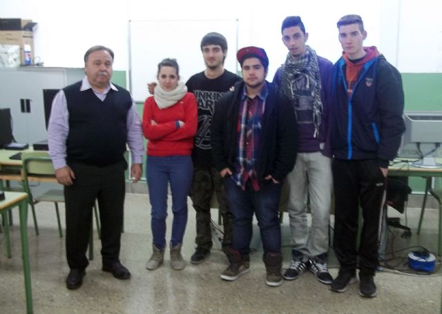 El presidente de ASEMOL despierta la vocación emprendedora en los estudiantes del IES Vega del Tháder de Molina de Segura - 2, Foto 2