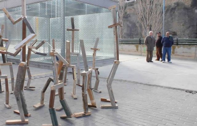 Blanca interactúa con el arte a través de las creaciones que Alejandro Cerón ha desarrollado en el Centro Negra - 1, Foto 1