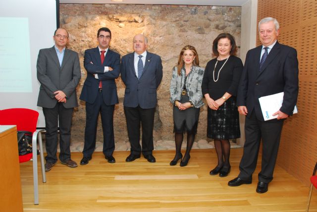 Expertos del mundo sanitario y de la economía apuestan por un modelo sostenible de sanidad pública con evaluación externa de costes - 1, Foto 1