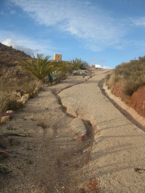 EL PSOE vuelve a denunciar la situación de abandono en la que se encuentran las zonas aledañas al Calvario - 2, Foto 2