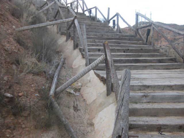 EL PSOE vuelve a denunciar la situación de abandono en la que se encuentran las zonas aledañas al Calvario - 4, Foto 4