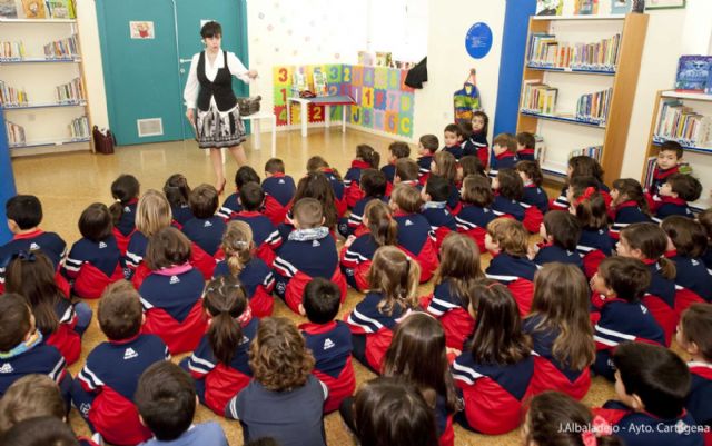 Violeta Monreal, la piraña y el sapo se encuentran con los pequeños cartageneros - 3, Foto 3