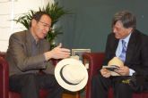 El Alcalde recibe al nuevo Embajador de Ecuador