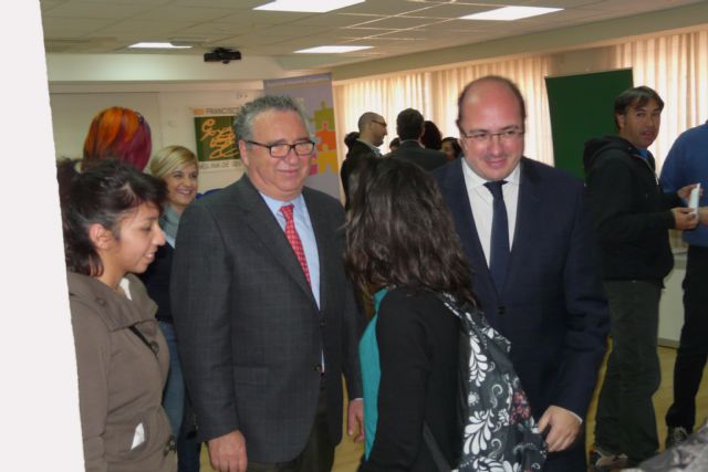 Doscientos alumnos de Formación Profesional entran en contacto con 11 empresas en la Feria FP Joven 2014 de Molina de Segura - 3, Foto 3