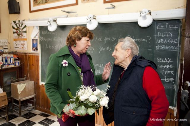 El Ayuntamiento solicitará la Medalla de Oro del Mérito al Trabajo para Juan Carrión - 4, Foto 4