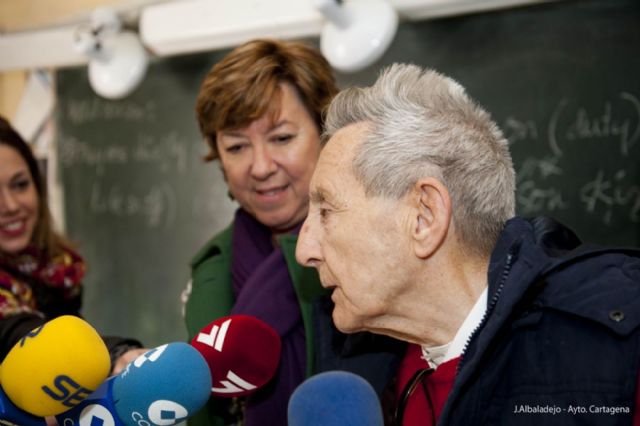 El Ayuntamiento solicitará la Medalla de Oro del Mérito al Trabajo para Juan Carrión - 5, Foto 5