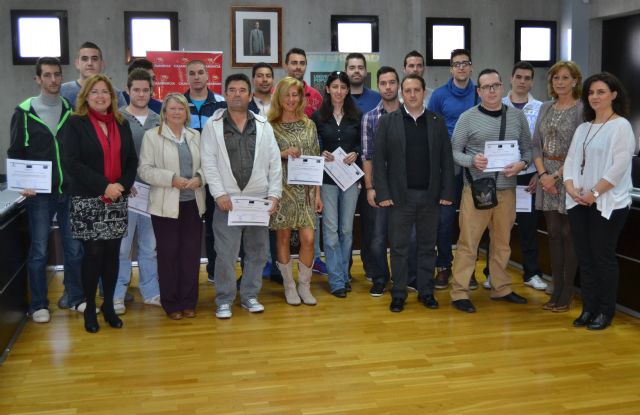 Una veintena de alumnos finalizan el primer curso vigilante de Seguridad de la Universidad Popular - 1, Foto 1